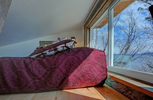 Homer Ski Chalet | Panoramic views, private sauna & deck with gas firepit, close to the city center
