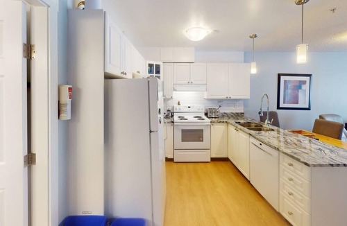 Courtenay Condo | Paradise Glades - Mount Washington