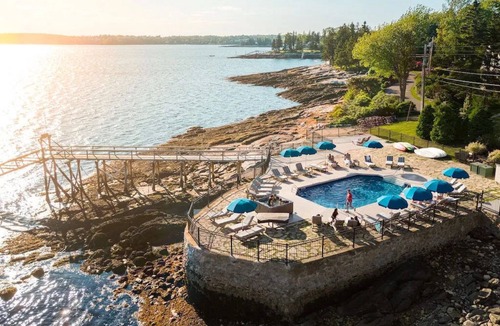 Boothbay Harbor Cabin | Partial Oceanview Lodge | King + Porch