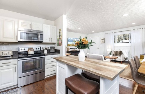 Bayshore - Klatt House | Peaceful Anchorage Bungalow Near Airport, Shops & Dining