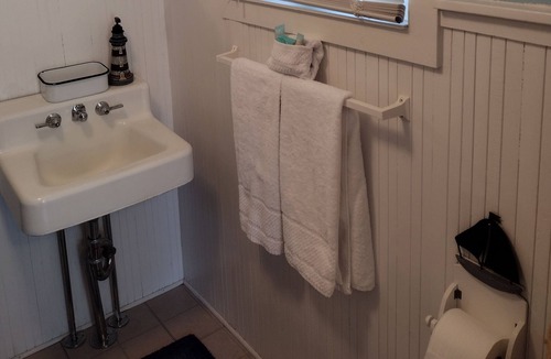 East Wareham Cottage | Peaceful Cottage with Pond/Lake minutes from Cape Cod