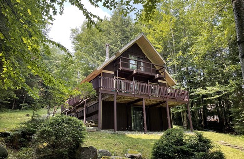 Woodsville Ski Chalet | Peaceful Lakefront Chalet