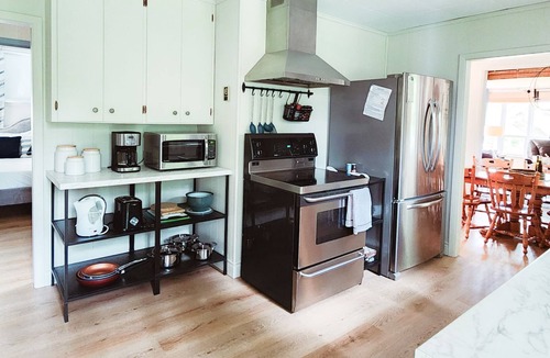 Southampton Cottage | "Peaceful Waterside Getaway: Sleeps 8, Short Stroll to Shops"