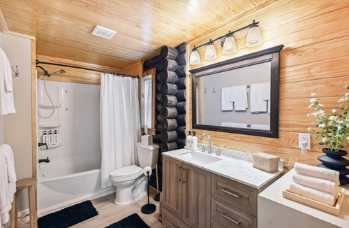 White Bluff Cabin | Peaceful White Bluff Vacation Rental w/ Pool!