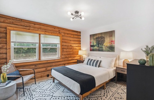 White Bluff Cabin | Peaceful White Bluff Vacation Rental w/ Pool!