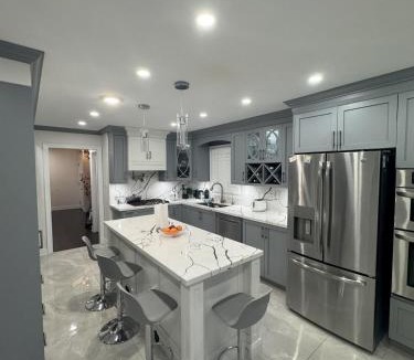 Central Erin Mills House | Pearson Gateway Comfort Home