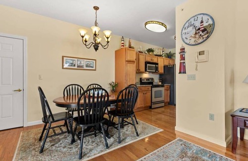 Hampton Condo | Penthouse #6 | Private Balcony | Water Views