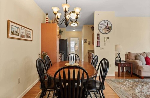 Hampton Condo | Penthouse #6 | Private Balcony | Water Views