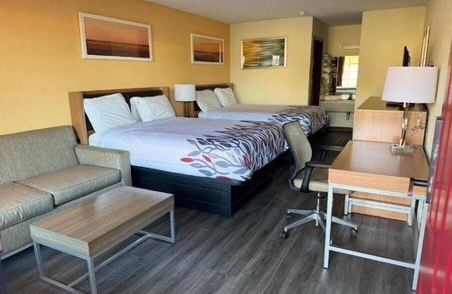 St. George Hotel | Perfect Pit Stop: Quiet Stay with Easy Dining Access for Road Travelers