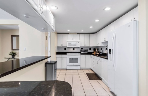 Stoneham House | Perfect Stoneham Getaway Just Minutes to Boston!