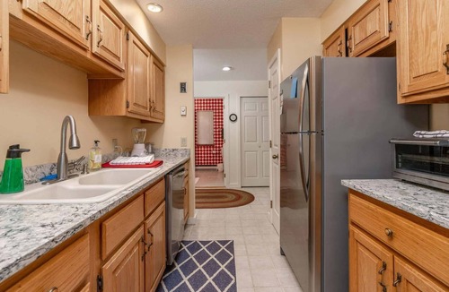West Hartford Condo | Pet-Friendly Condo: Fireplace & Pool, Deere Run