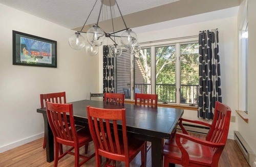West Hartford Condo | Pet-Friendly Condo: Fireplace & Pool, Deere Run