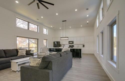 Cotter House | Pet-Friendly Cotter Retreat w/Deck & Gas Grill!