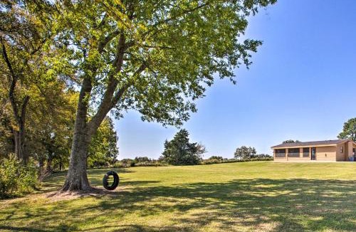 Calera House | Pet-Friendly Efficiency Cottage w/Pool!