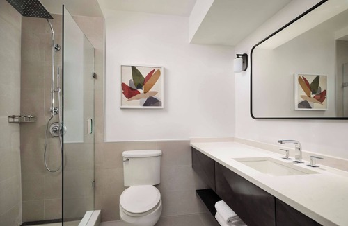 White Plains Hotel | Pet Friendly Executive King Room Near Rockefeller Estate