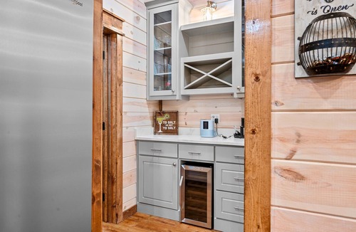 Broken Bow Cabin | Pet Friendly Group Stay with Game Rooms
