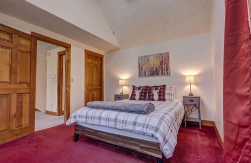 Madison Ski Chalet | Pet Friendly Madison Chalet Close to Hiking
