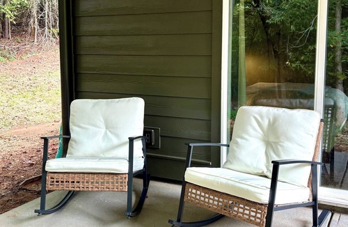 Athens Cottage | Pet Friendly Private Retreat 8 Miles to UGA