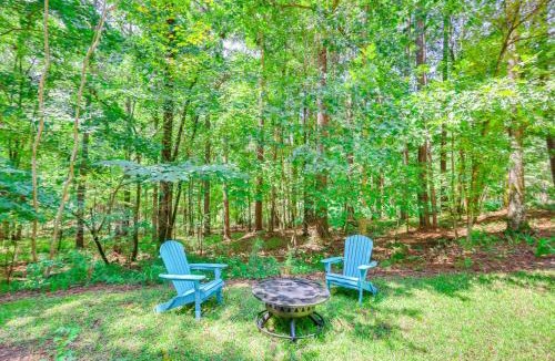 Milledgeville House | Pet-Friendly Sparta Retreat: Porches & Fire Pit!