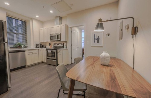 Downtown Boston Apartment | Pet Friendly Studio | Walk to MGH