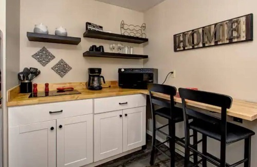 Depot Bench House | Pet Friendly w/ great central location!