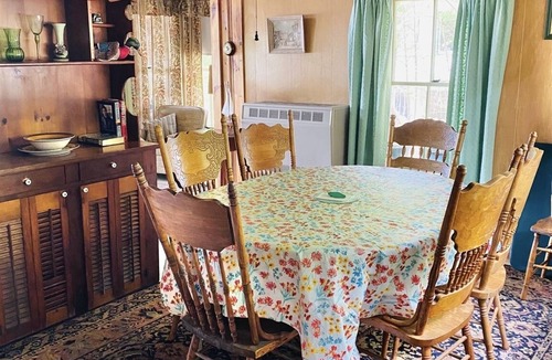 Gray Cottage | PET FRIENDLY WITH A SANDY BEACH AND DOCK
