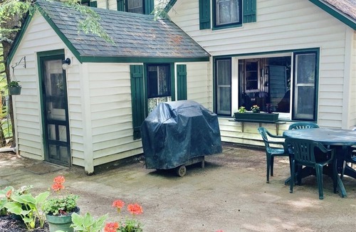 Gray Cottage | PET FRIENDLY WITH A SANDY BEACH AND DOCK