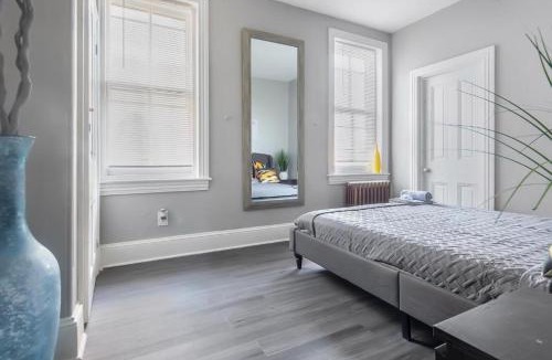 Frankford House | Philly Coed Dorm! 15 Min Train to Center City!