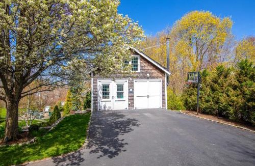 Marshfield House | Ping-Pong & Fire Pit! Renovated Marshfield Cottage