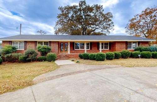 Orchard Hill House | Pool, Fire Pit & Pond: Angler's Retreat in Griffin