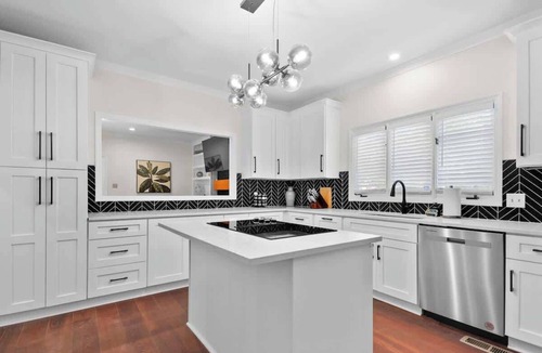 Savannah House | Pool Oasis by Tybee & Downtown Savannah