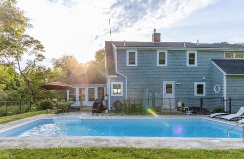 Mashpee House | Pool & Screened Deck! Home 2 Mi to Mashpee Commons