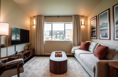 Eagle River Condo | Prime Eagle River Stay : Walkable Location