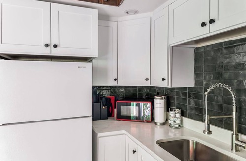 Bristol House | Private 1BR Home Quiet Wooded Stay Near Bristol