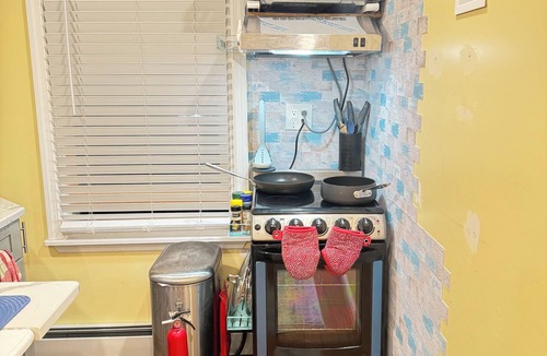 Bay Shore Apartment | Private 3Br Apt: King-2Queen -PetPally -LTR-STR
