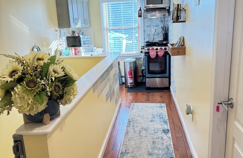 Bay Shore Apartment | Private 3Br Apt: King-2Queen -PetPally -LTR-STR