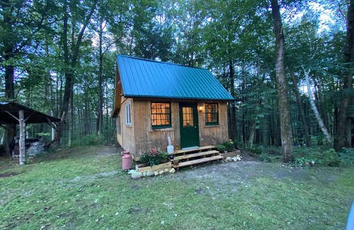 Brattleboro Cabin | Private, cozy, and charming cabin just minutes from town.