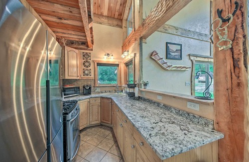 Eureka Cabin | Private Deck & Mtn Views: Family Getaway in Eureka