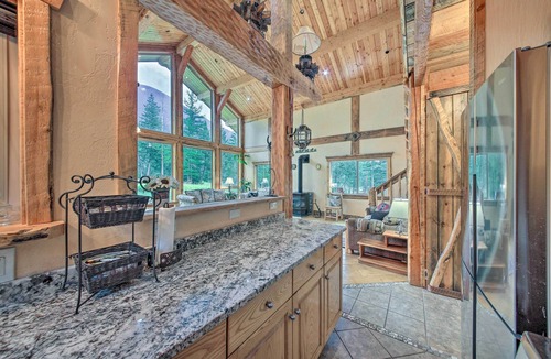 Eureka Cabin | Private Deck & Mtn Views: Family Getaway in Eureka