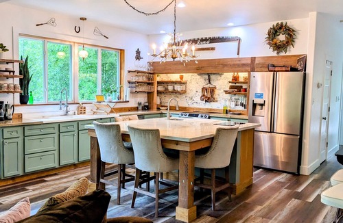 Covington Cabin | Private, fire pit on the river!