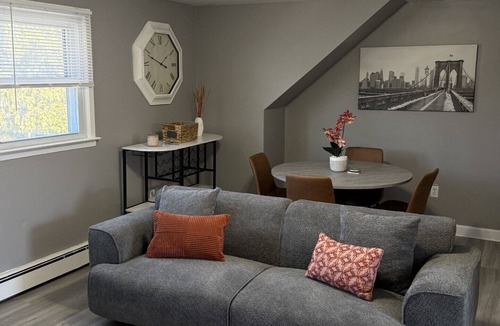 North Lindenhurst Apartment | Private Modern 2-bedroom Gem in delightful Lindenhurst