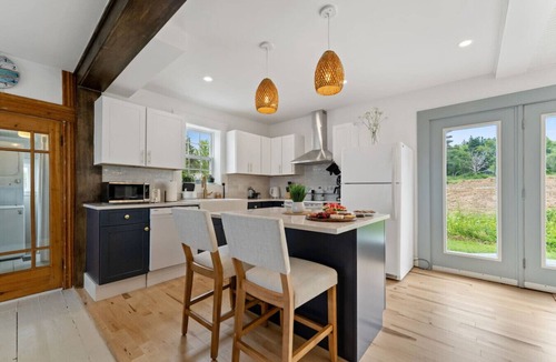 Lower Rose Bay House | Private Oceanfront Beach House