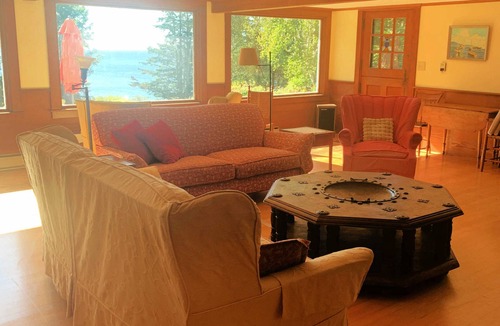 Martinsville Cottage | Private oceanfront view just steps from the rocks! Family-owned, dog-friendly.