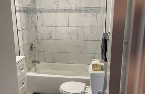 Taku - Campbell House | Private peaceful home with a queen room for rent