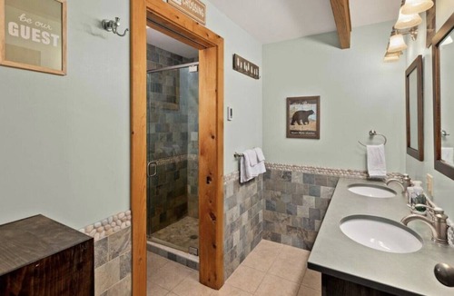 Stowe Hollow Ski Chalet | Private Ski Chalet with Breathtaking Pinnacle Views