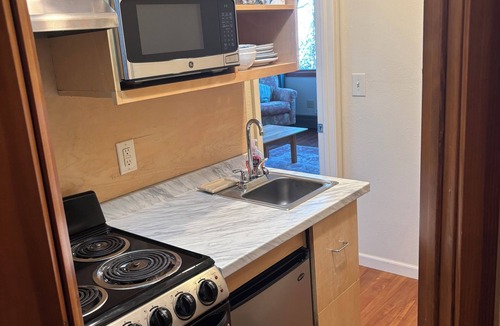 Bayshore - Klatt House | PRIVATE SUITE WITH a VIEW