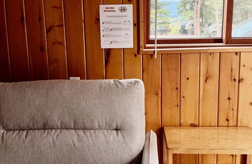 Blairmore Cabin | Quaint Riverside Cabin #2