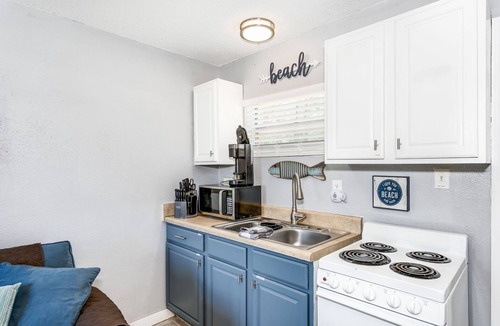 Perdido Beach Cottage | Quaint Tiny Home by the Bay - Boat Launch 1 Street Over