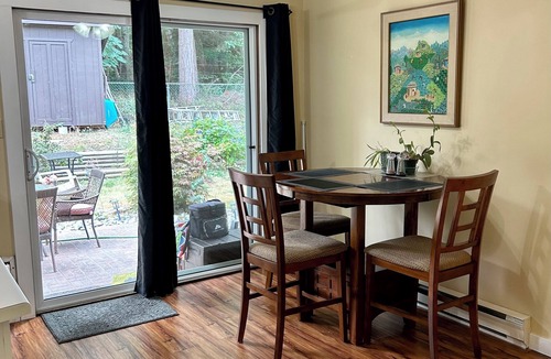 Regional District of Nanaimo House | Qualicum Beach: Cozy, bright & affordable 1 bed, 1.5 bath home on quiet crescent