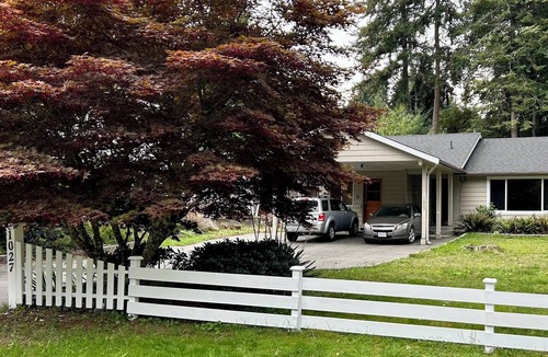 Regional District of Nanaimo House | Qualicum Beach: Cozy, bright & affordable 1 bed, 1.5 bath home on quiet crescent